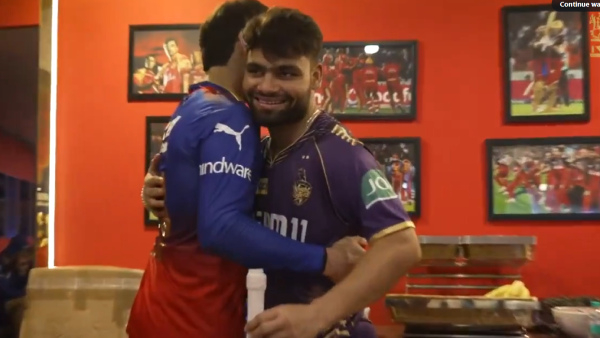 IPL 2024 Virat Kohli Gifts Bat To Rinku Singh After RCB vs KKR Match