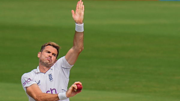 England s fastest bowler who wrote the world record 700 wickets