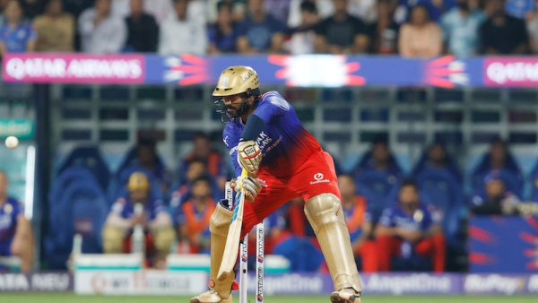 MI vs RCB IPL 2024 Rohit Sharma Sledges Dinesh Karthik with T20 World Cup Remark Video Goes Viral