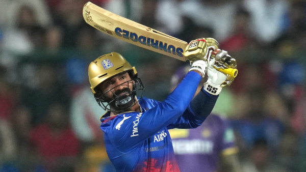 IPL 2024 Never seen a commentator bat so well Kevin Pietersen Praises Dinesh Karthik s Batting