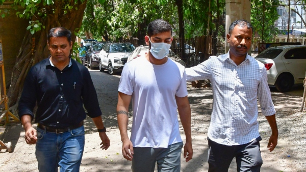 Financial Crisis the Real Reason for Hardik Pandya Joining Mumbai Indians Reports