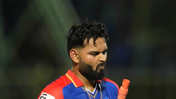 IPL 2024 Rishabh Pant hit six