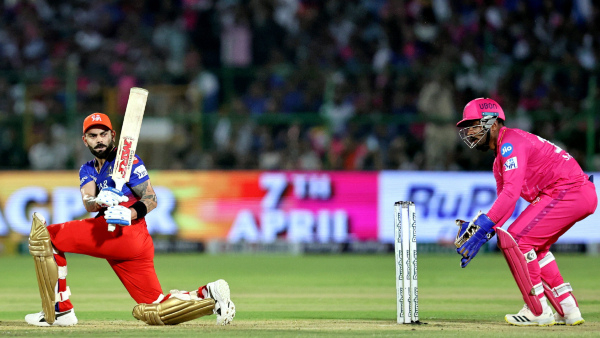 IPL 2024 Virat Kohli left RCB team and came alone to Mumbai After Match Against RR