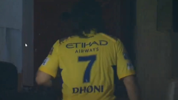 RCB vs CSK IPL 2024 MS Dhoni Leaves Without Shaking Hands with RCB players Video Goes Viral