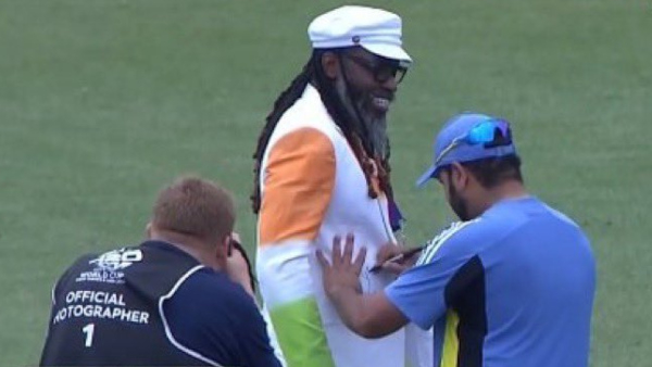 T20 World Cup 2024 Virat Kohli-Babar Azam sign Chris Gayle s India-Pakistan Special Blazer