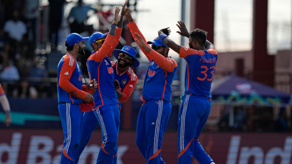 Rohit Sharma in Tears After India Reach T20 World Cup 2024 Final Consoled By Virat Kohli