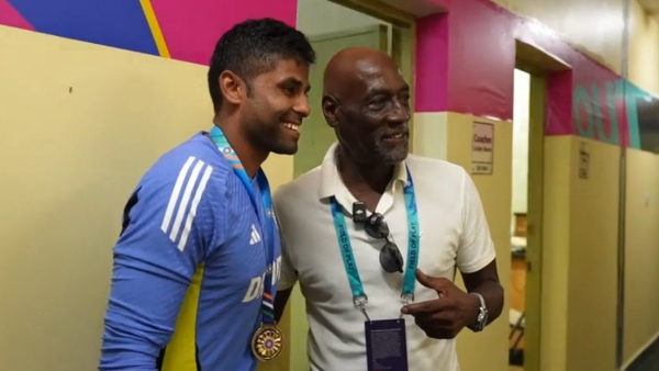 T20 World Cup 2024 Suryakumar Yadav Recieves Best Fielder Medal in Match Against Bangladesh