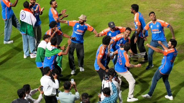 rohit-kohli-team-india-dance-to-chak-de-india