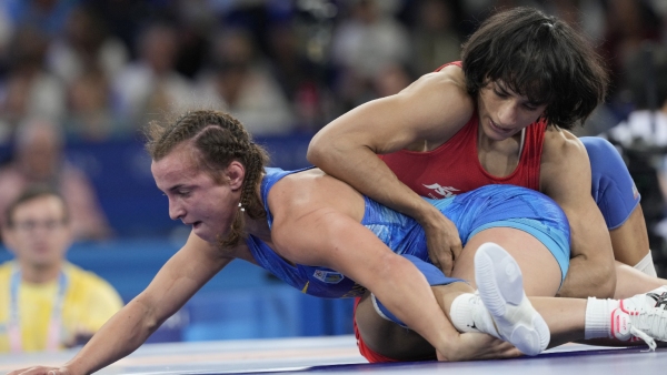 Vinesh Phogat Advances to Paris 2024 Olympics Semi-Finals with Victory Over Ukraine s Okshana Livach