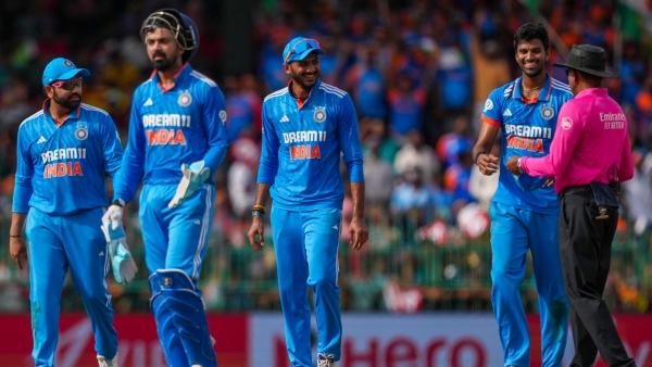 Rohit Sharma steps forward to hit Washington Sundar Video