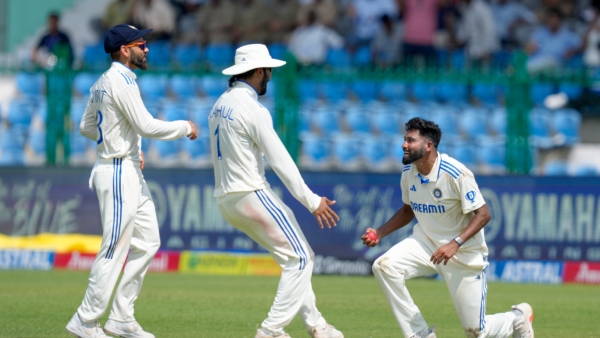 ND vs BAN 2nd Test Rohit Sharma and Mohammad Siraj s Stunning One-Handed Catches Go Viral