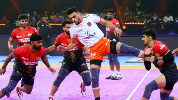 Pro Kabaddi Puneri Paltan beat Bengaluru Bulls