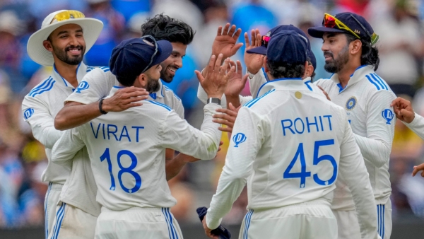 Melbourne Test Fan enters the ground to meet Virat Kohli