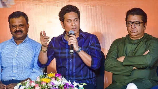 Did Sachin Tendulkar reject Vinod Kamble s request to sit next to him