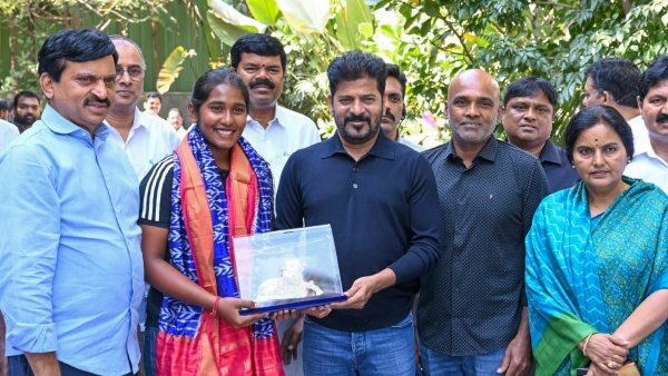 Telangana Government Encourages Gongadi Trisha by Awarding a Higher Prize Than BCCI