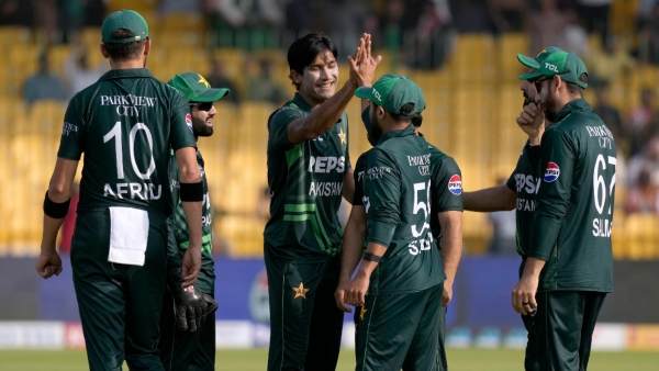 Pakistan Stuns South Africa with Record Chase to Enter Tri-Series Final
