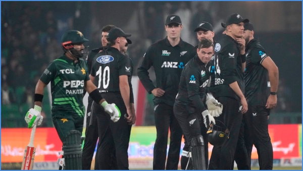 New Zealand s Rachin Ravindra Suffers Head Injury Leaves Field Bleeding
