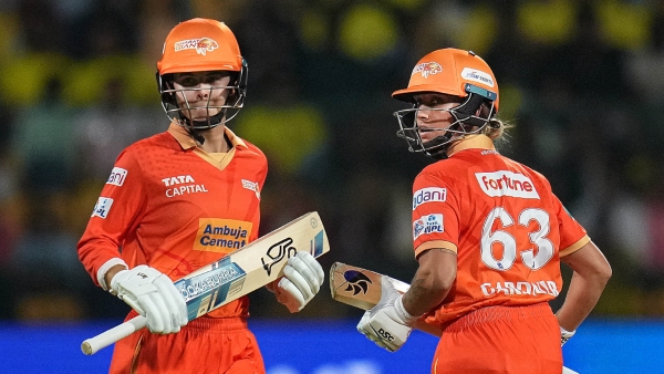 WPL 2025 MI vs GG Mumbai Indians Face a Tough Test Against Gujarat Giants in Vadodara