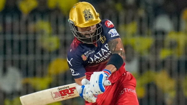 Virat Kohli Creates History Against CSK Surpasses Shikhar Dhawan to Become Highest Run-Scorer