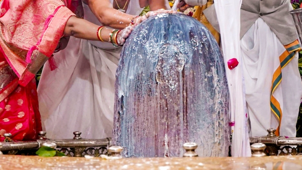 KL Rahul Seeks Blessings at Mahakaleshwar Temple Before IPL 2025 Set to Play for Delhi Capitals
