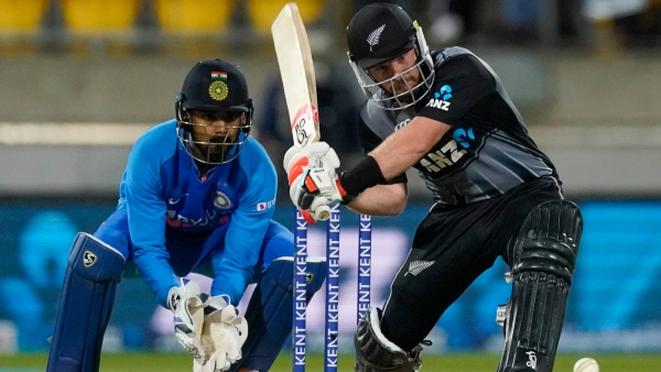 Seifert s 97 amp amp Neesham s 5-Wicket Haul Power NZ to 8-Wicket Win Over Pakistan