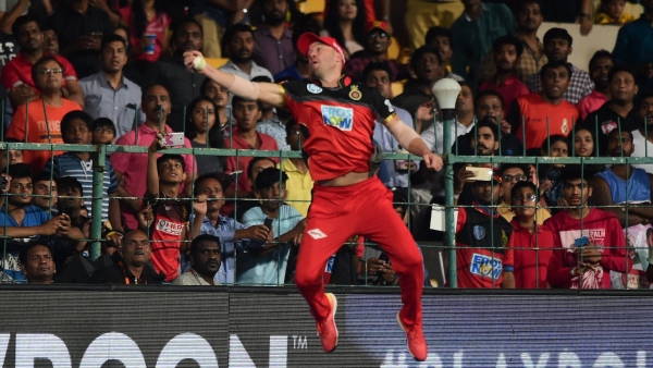 Unforgettable Single-Handed Catches in IPL History That Changed the Game