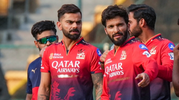 Virat Kohli Meets Friend Srivatsa Goswami in Kolkata Photo Goes Viral