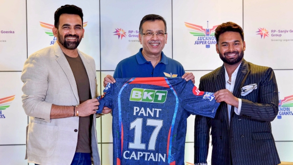 IPL 2025 Fan proposes to Zaheer Khan again after 20 years