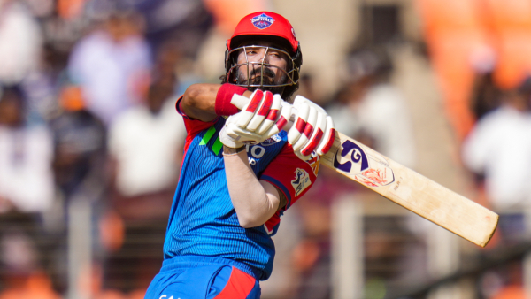 KL Rahul becomes the fastest Indian batsman to hit 200 sixes in IPL