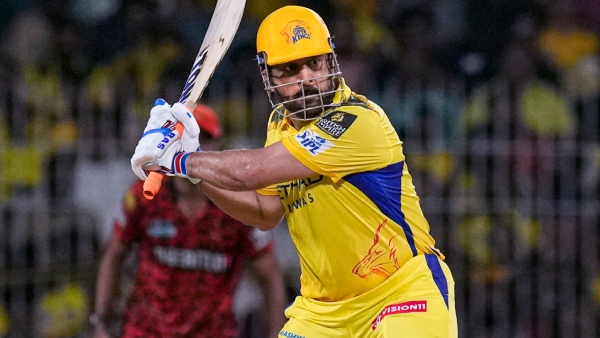 MS Dhoni who took the field against SRH and created record
