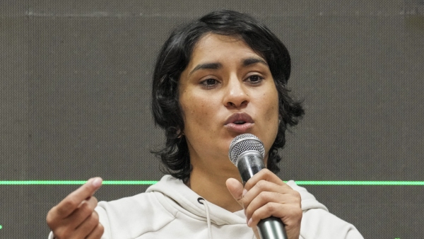 Vinesh Phogat Accepts 4 Crore Reward from Haryana Government After Paris Olympics Disqualification