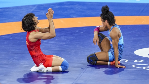 Vinesh Phogat Accepts 4 Crore Reward from Haryana Government After Paris Olympics Disqualification