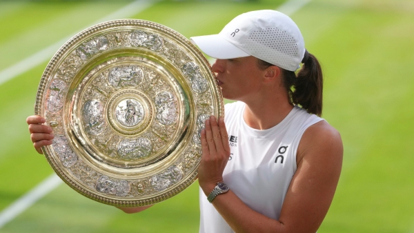 Iga Swiatek Dominates Anisimova 6-0 6-0 to Clinch Maiden Wimbledon Title