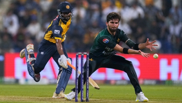 Pakistan keeps final hopes alive beats Sri Lanka in Super 4 thriller