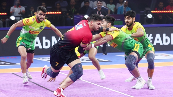Bengaluru Bulls end losing streak with a dominant victory over Patna Pirates