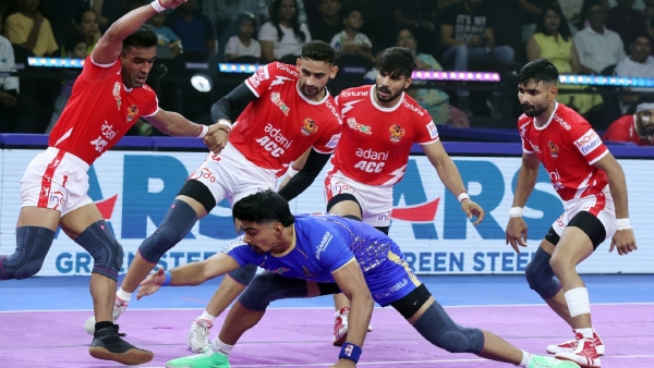 Bengaluru Bulls end losing streak with a dominant victory over Patna Pirates