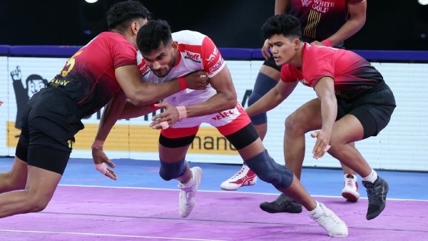 Bengaluru Bulls Suffer Brave Loss to UP Yoddhas in Pro Kabaddi League 12 Thriller