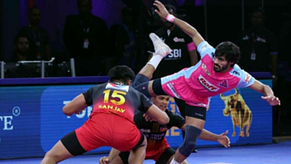 Bengaluru Bulls Maul Jaipur Pink Panthers for Third Consecutive Win