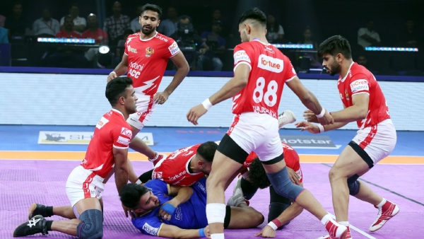 Puneeri Paltan and Telugu Titans Secure Impressive Wins in Pro Kabaddi League