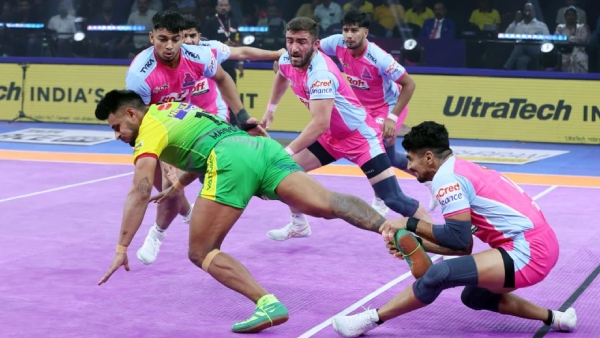 Bulls Suffer Second Straight Defeat Despite Mirzaian s 10-Point Effort