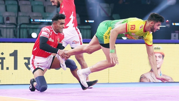 UP Yoddhas defeat Tamil Thalaivas 32-21 Gujarat Giants beat Patna Pirates in Pro Kabaddi League