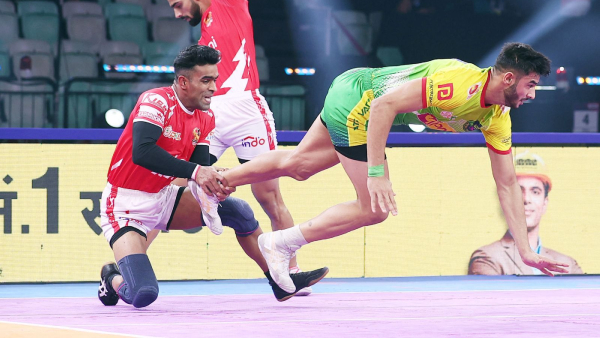 UP Yoddhas defeat Tamil Thalaivas 32-21 Gujarat Giants beat Patna Pirates in Pro Kabaddi League