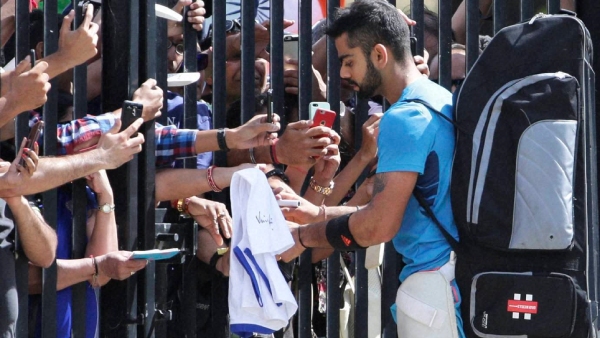 Pure Joy Young Fan s Viral Reaction After Getting Virat Kohli s Autograph in Perth