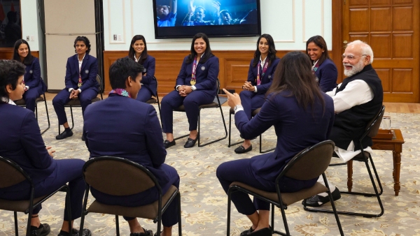 PM Modi Meets Triumphant India Women s Cricket Team After Maiden World Cup Win