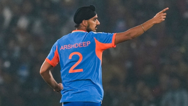 Arshdeep Singh equals Bhuvneshwar Kumar s T20I record in powerplay against South Africa