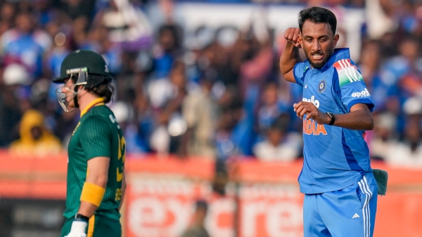 De Kock s Century Sets India 271 Target in 3rd ODI South Africa Aims for Series Win