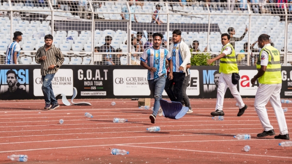Messi India Tour Chaos Fans Storm Field Cause Ruckus Security Beefed Up After Incident