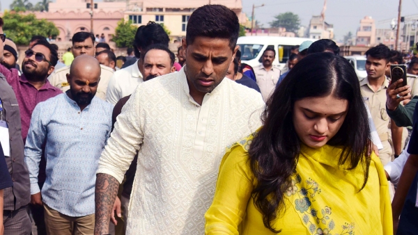 Suryakumar Yadav amp amp Tilak Varma Seek Blessings at Tirupati Ahead of T20 World Cup