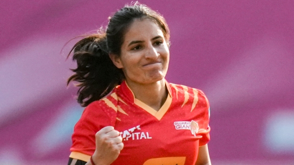 WPL Ashleigh Gardner s All-Round Brilliance Leads Gujarat Giants to 10-Run Win Over UP Warriorz