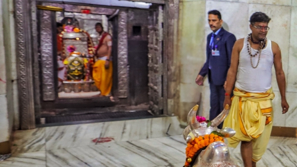 Indian Women s Cricket Stars Visit Mahakaleshwar After World Cup Win amp amp Sri Lanka Series Sweep